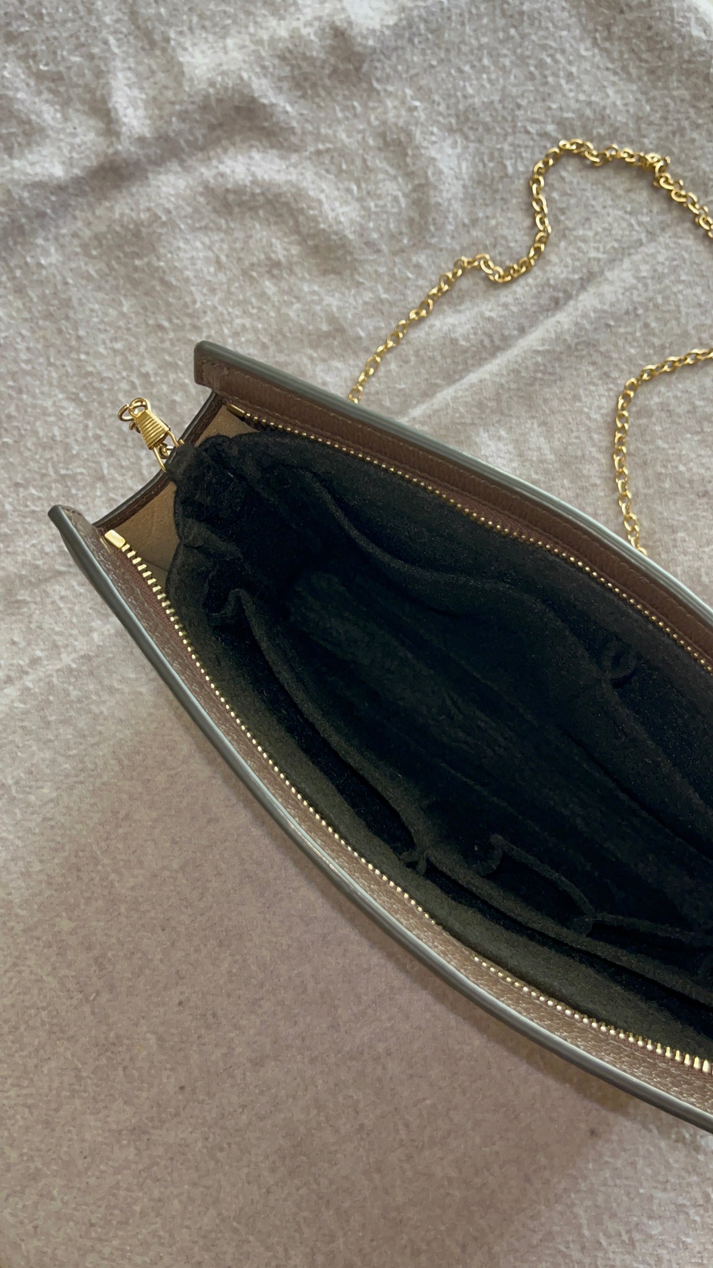 Clutch Organizer With Chain